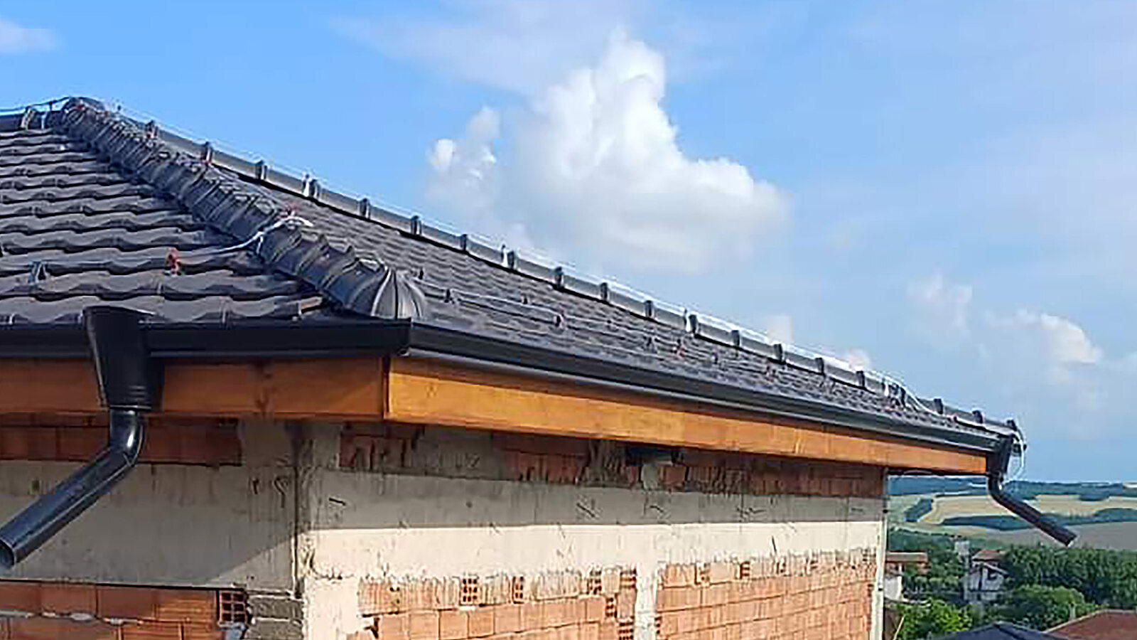 Sistem pluvial Lindab Rainline complet — jgheaburi și burlane în Codlea