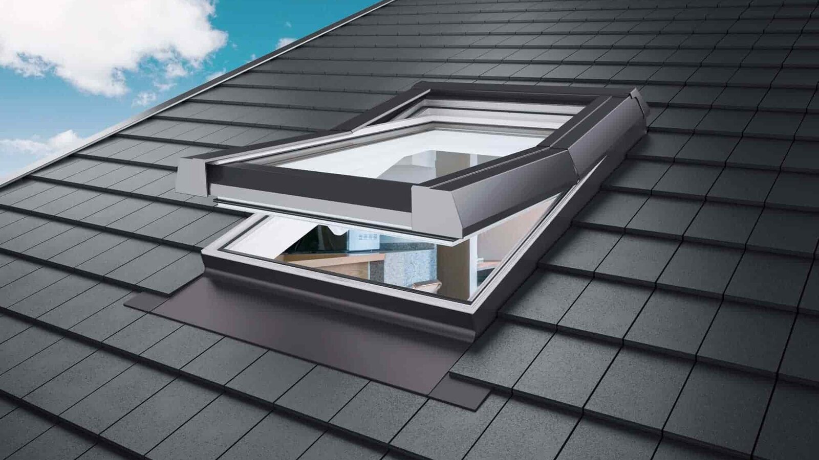 Ferestre de mansardă Velux și Fakro montate pe acoperiș rezidențial